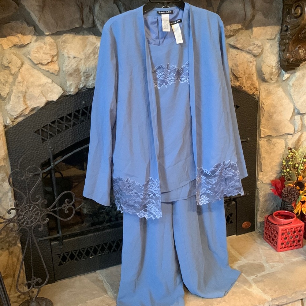 Bahari Pant Suit in beautiful French blue 💙 offers welcomed 🎁